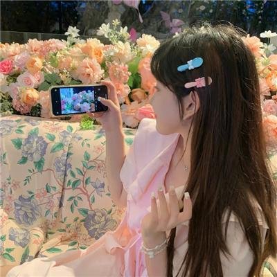 夹缝中活着，小春 推荐封面